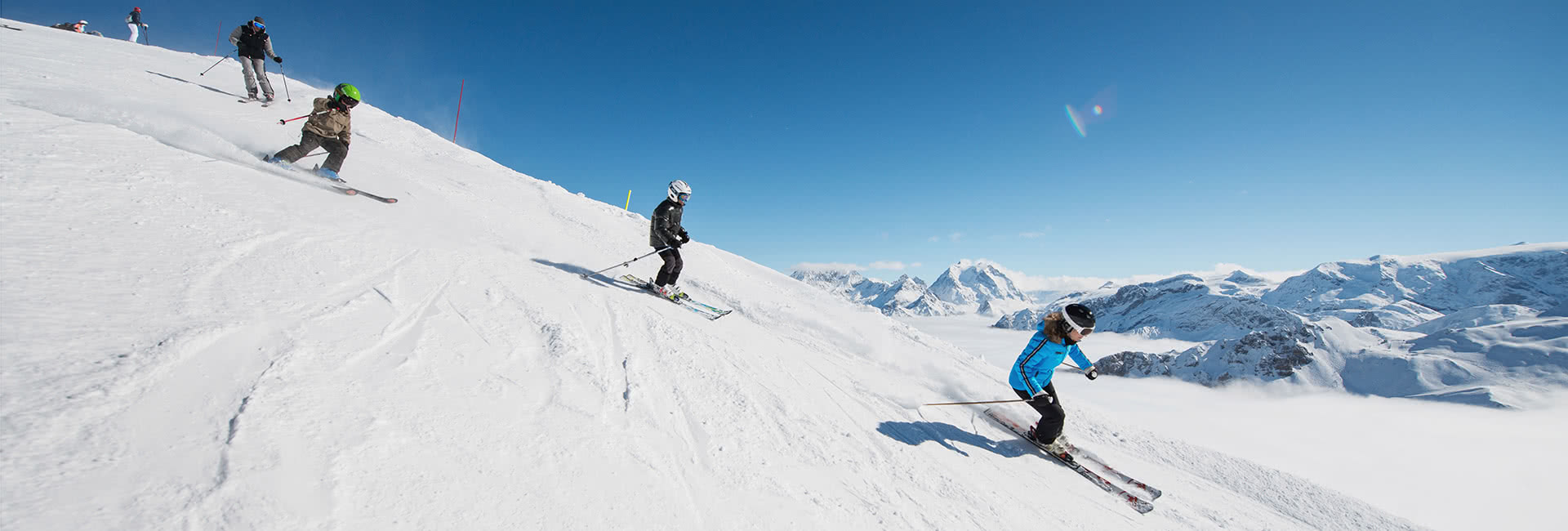 /img/ski resorts/meribel/slides/family skiing